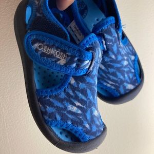 OshKosh B’gosh toddler water shoes